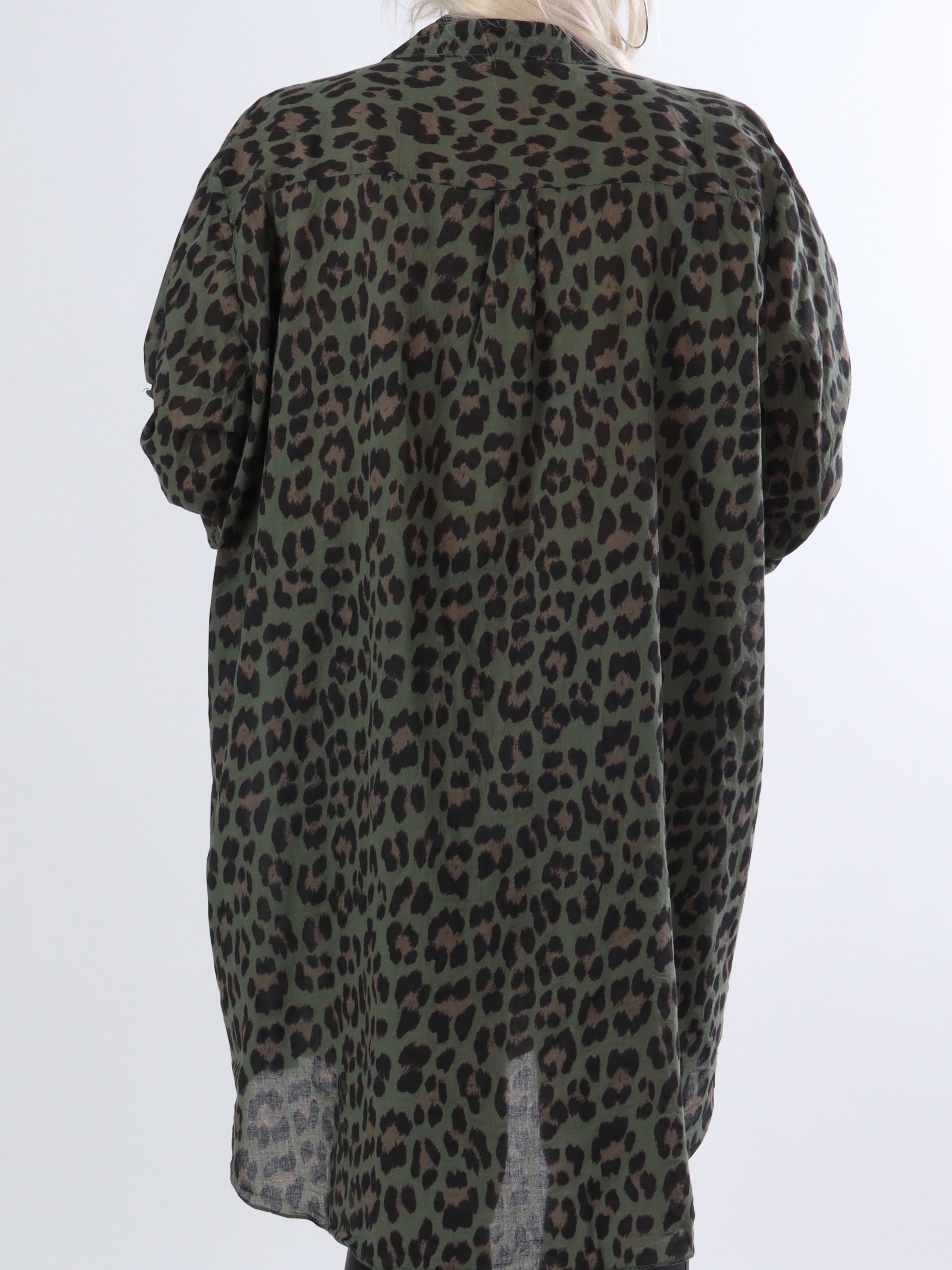 Berna Leo - Plus size skjorta i leopardmönster med fickor